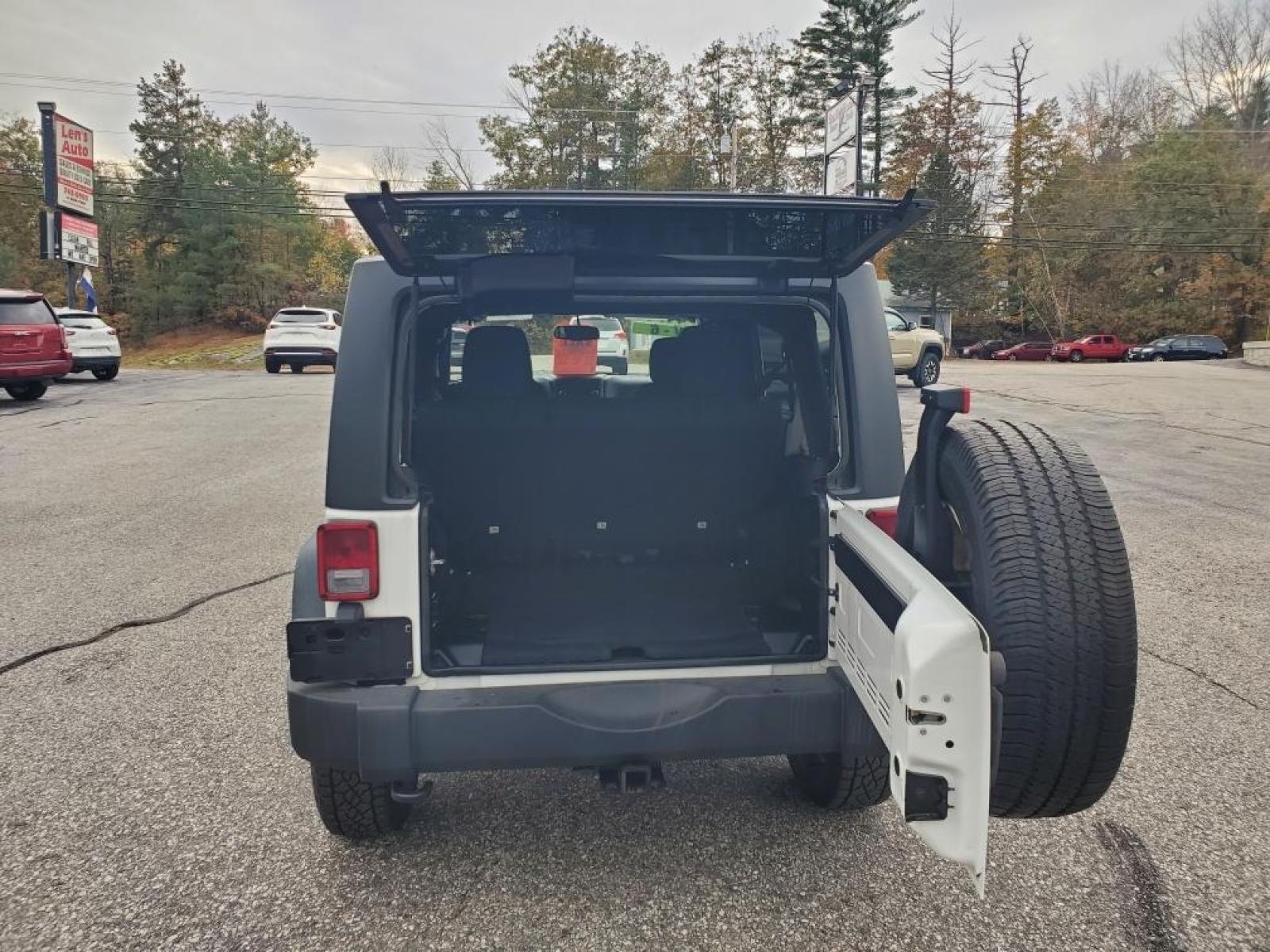 2015 white JEEP WRANGLER with an 6cyl engine, AUTOMATIC transmission, located at 27 Main St., Norway, MD, 04268, (207) 743-0900, 44.199795, -70.530807 - 2015 Jeep Wrangler Sport Unlimited 4 Door V-6, At, Pw, Pl, Pm, A/C, Cd, Cruise, 138k Clean!----------------------$19,995.00 - Photo #3