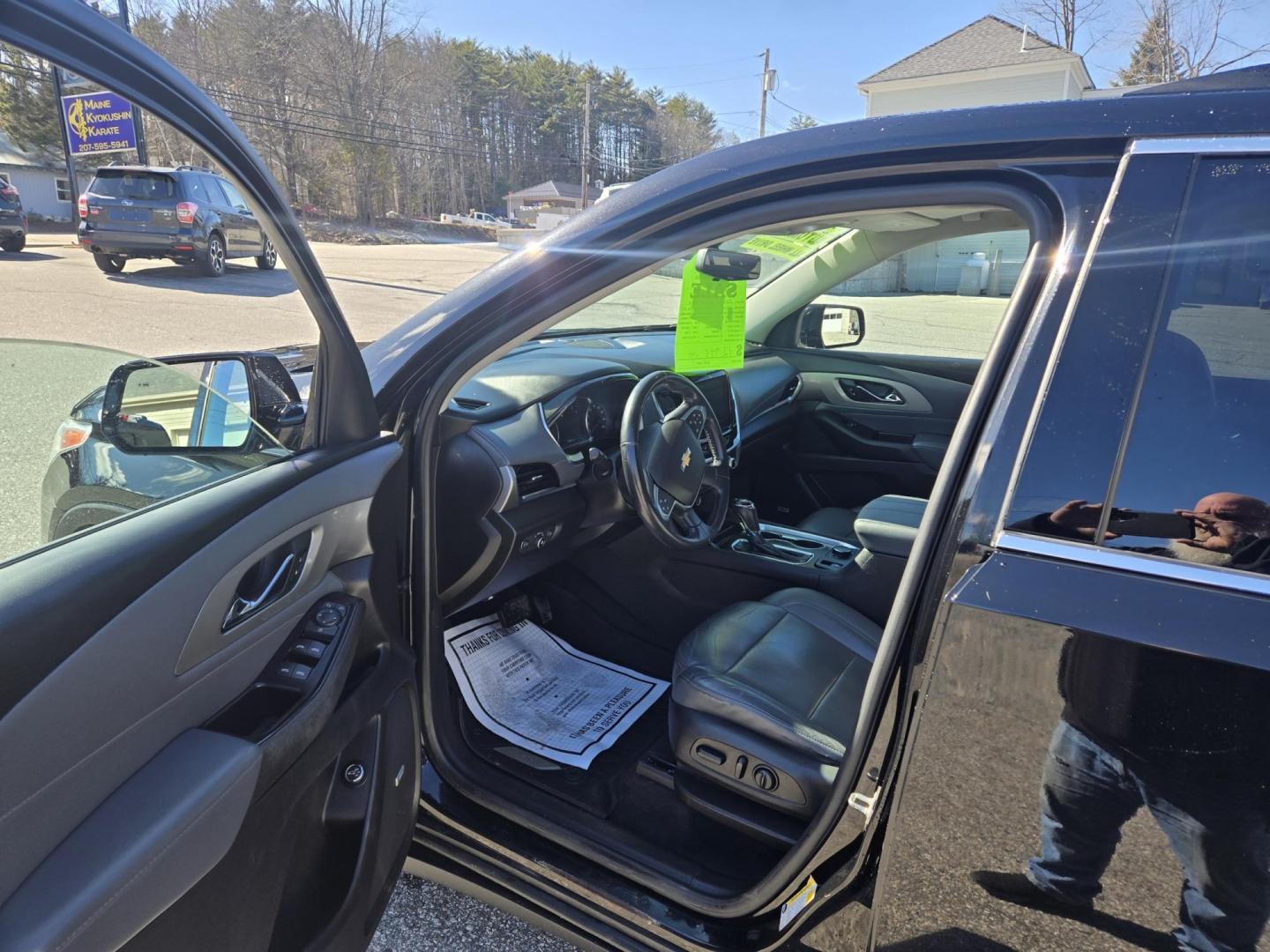 2018 Black /Black Chevrolet Traverse LT Feather AWD (1GNEVHKW6JJ) with an 3.6L V6 DOHC 24V engine, 9A transmission, located at 27 Main St., Norway, MD, 04268, (207) 743-0900, 44.199795, -70.530807 - Photo#6