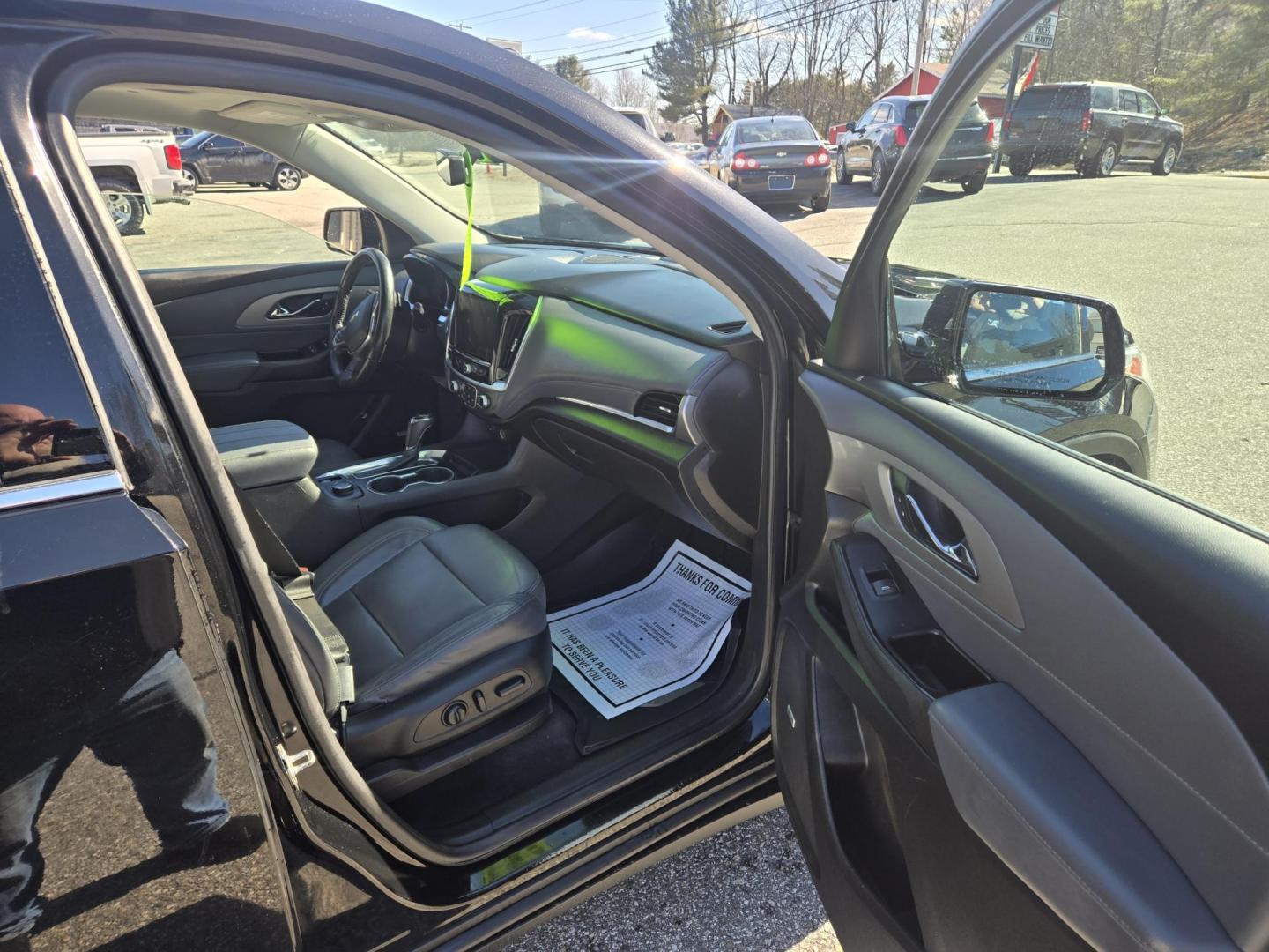 2018 Black /Black Chevrolet Traverse LT Feather AWD (1GNEVHKW6JJ) with an 3.6L V6 DOHC 24V engine, 9A transmission, located at 27 Main St., Norway, MD, 04268, (207) 743-0900, 44.199795, -70.530807 - Photo#8