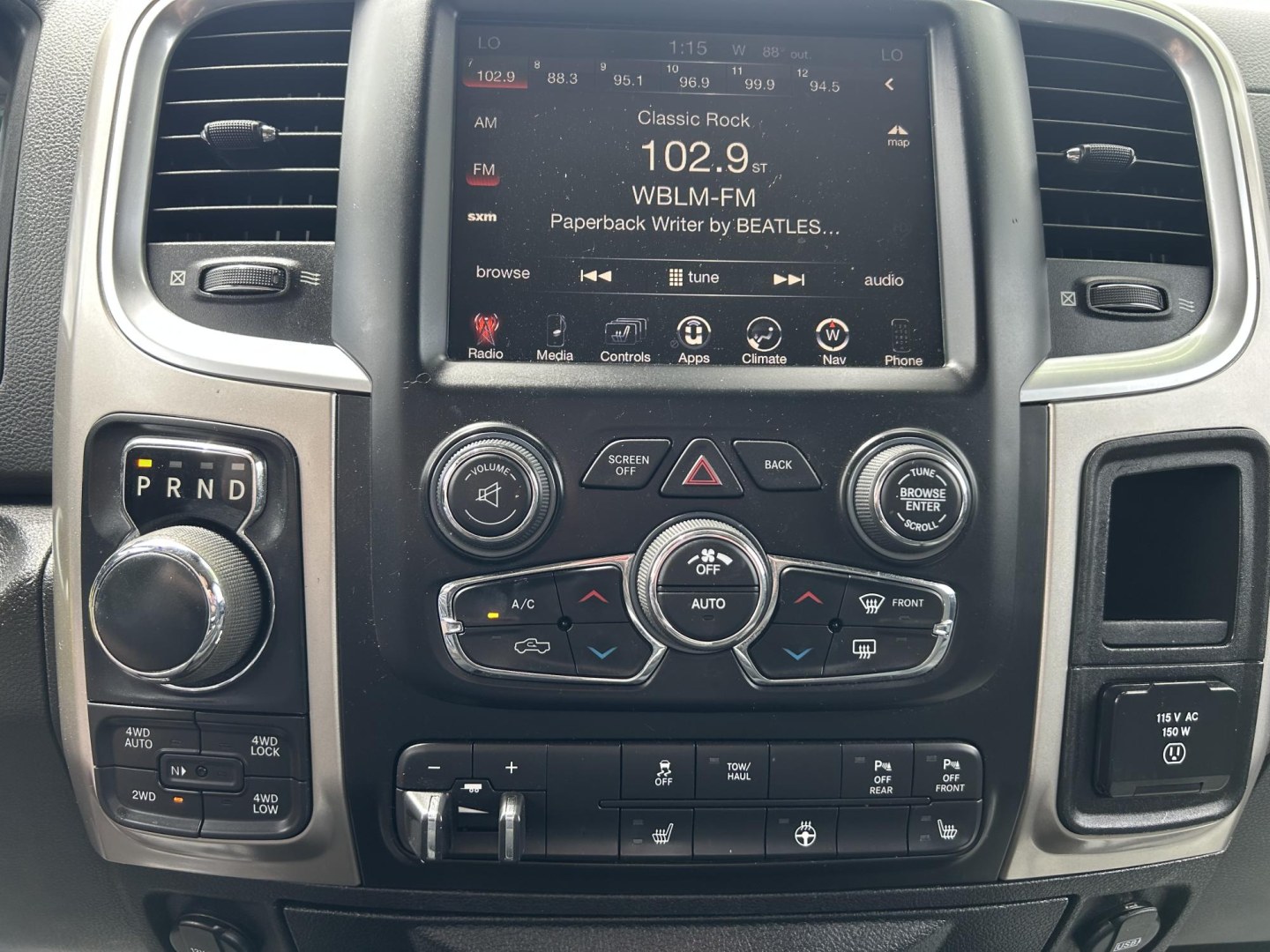 2017 Black /Gray RAM 1500 SLT Crew Cab SWB 4WD (3C6RR7LT1HG) with an 5.7L V8 OHV 16V engine, 8A transmission, located at 27 Main St., Norway, MD, 04268, (207) 743-0900, 44.199795, -70.530807- Photo#10