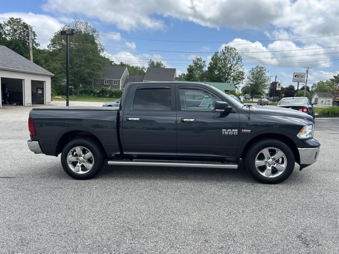 2017 Black /Gray RAM 1500 SLT Crew Cab SWB 4WD (3C6RR7LT1HG) with an 5.7L V8 OHV 16V engine, 8A transmission, located at 27 Main St., Norway, MD, 04268, (207) 743-0900, 44.199795, -70.530807- Photo#2