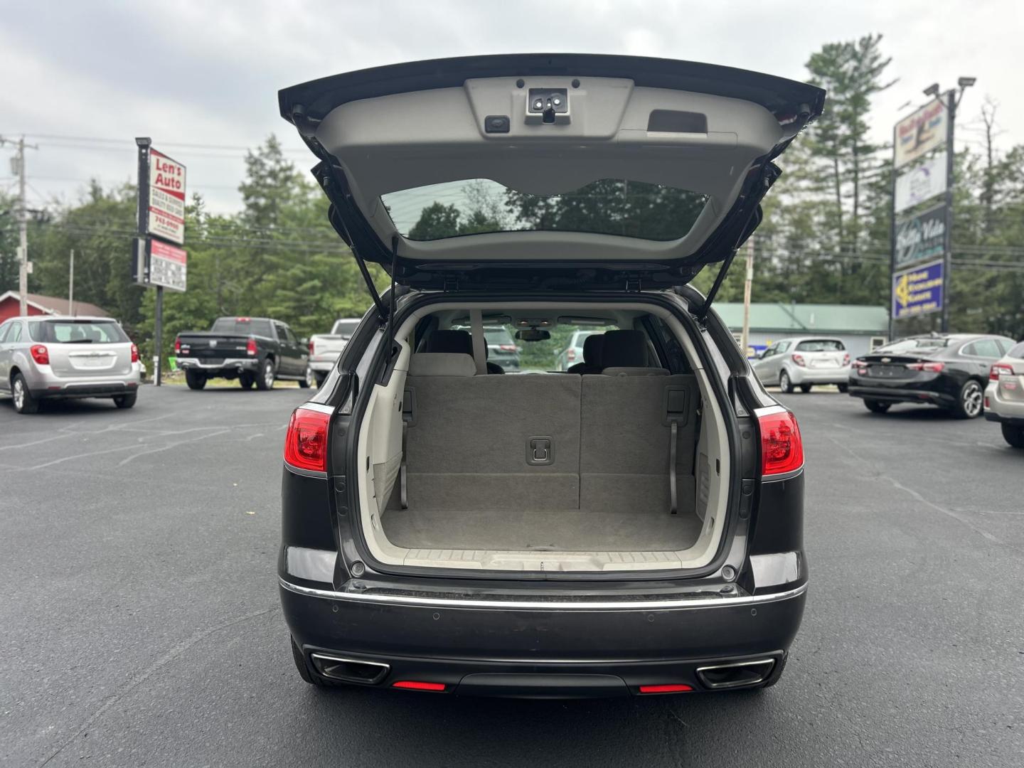 2014 Black /Gray Buick Enclave Convenience AWD (5GAKVAKD6EJ) with an 3.6L V6 DOHC 24V engine, 6-Speed Automatic Overdrive transmission, located at 27 Main St., Norway, MD, 04268, (207) 743-0900, 44.199795, -70.530807 - Photo#4