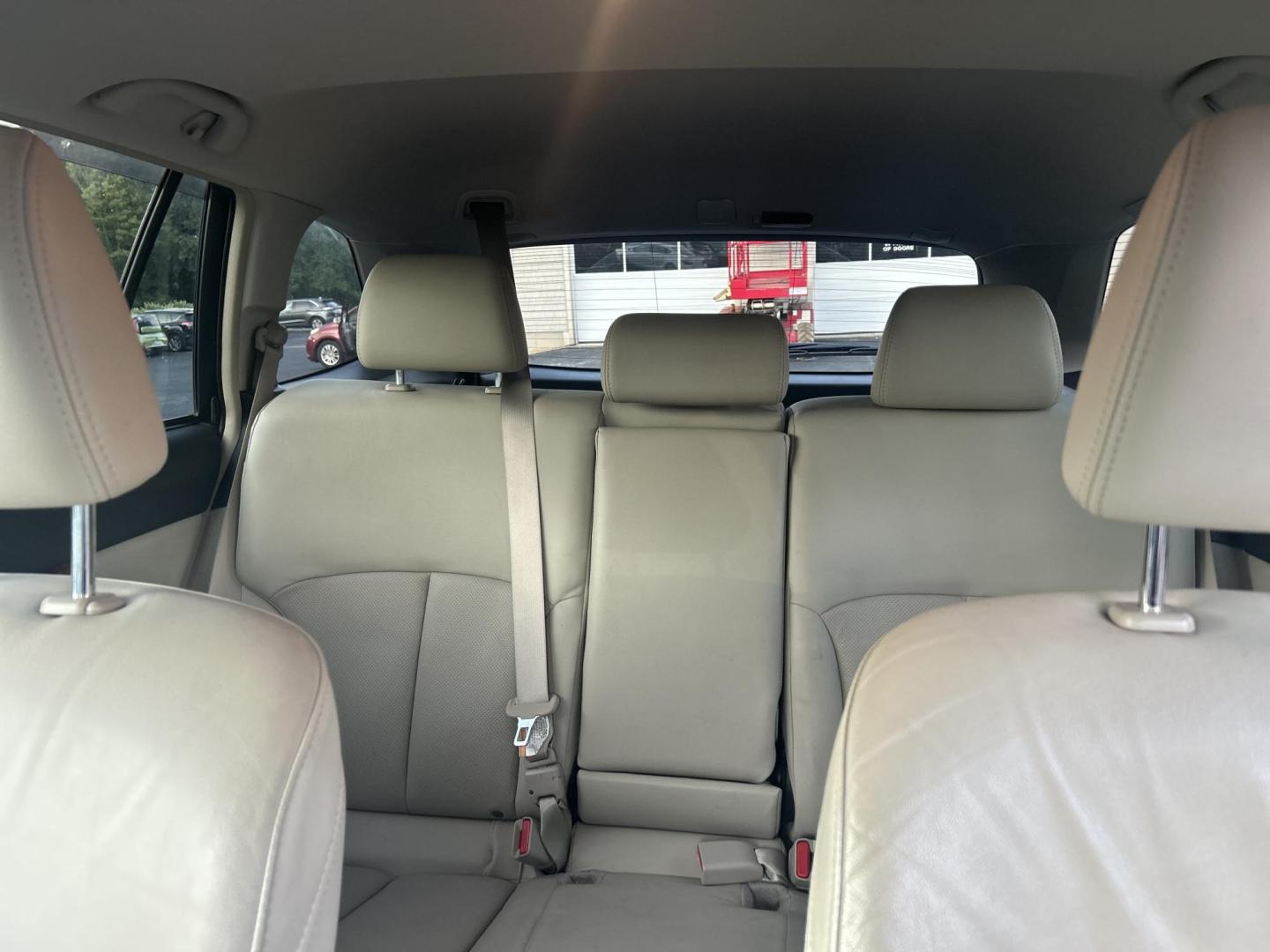 2011 white /Tan Subaru Outback 2.5i Limited (4S4BRBKC6B3) with an 2.5L H4 DOHC 16V engine, Continuously Variable Transmisson transmission, located at 27 Main St., Norway, MD, 04268, (207) 743-0900, 44.199795, -70.530807 - Photo#8
