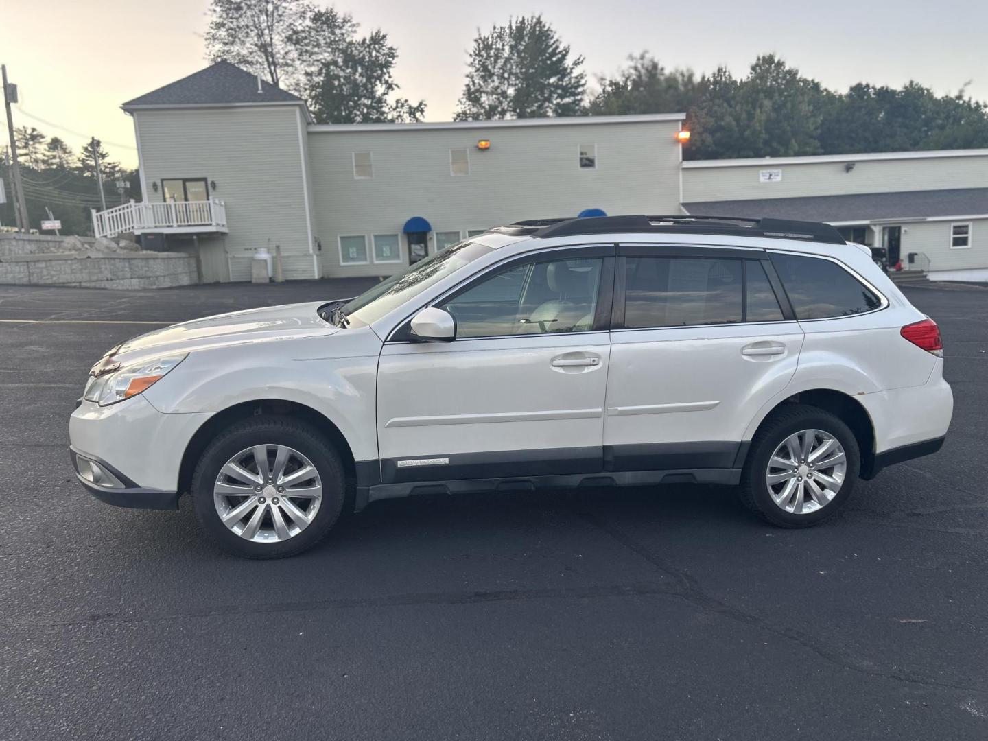 2011 white /Tan Subaru Outback 2.5i Limited (4S4BRBKC6B3) with an 2.5L H4 DOHC 16V engine, Continuously Variable Transmisson transmission, located at 27 Main St., Norway, MD, 04268, (207) 743-0900, 44.199795, -70.530807 - Photo#1