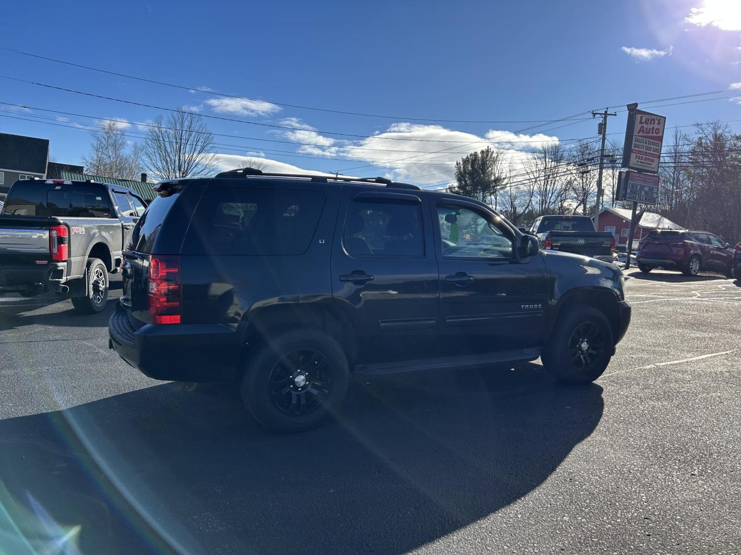 2013 Black /Black Chevrolet Tahoe LT 4WD (1GNSKBE04DR) with an 5.3L V8 OHV 16V FFV engine, 6-Speed Automatic transmission, located at 27 Main St., Norway, MD, 04268, (207) 743-0900, 44.199795, -70.530807 - Photo#3