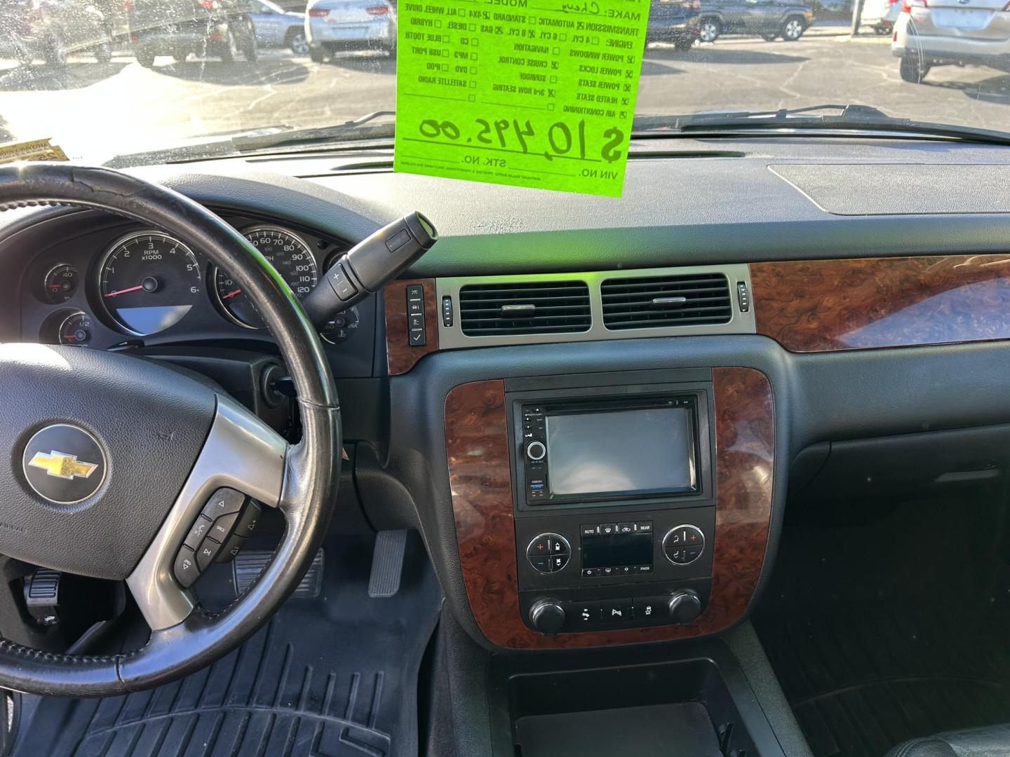 2013 Black /Black Chevrolet Tahoe LT 4WD (1GNSKBE04DR) with an 5.3L V8 OHV 16V FFV engine, 6-Speed Automatic transmission, located at 27 Main St., Norway, MD, 04268, (207) 743-0900, 44.199795, -70.530807 - Photo#6