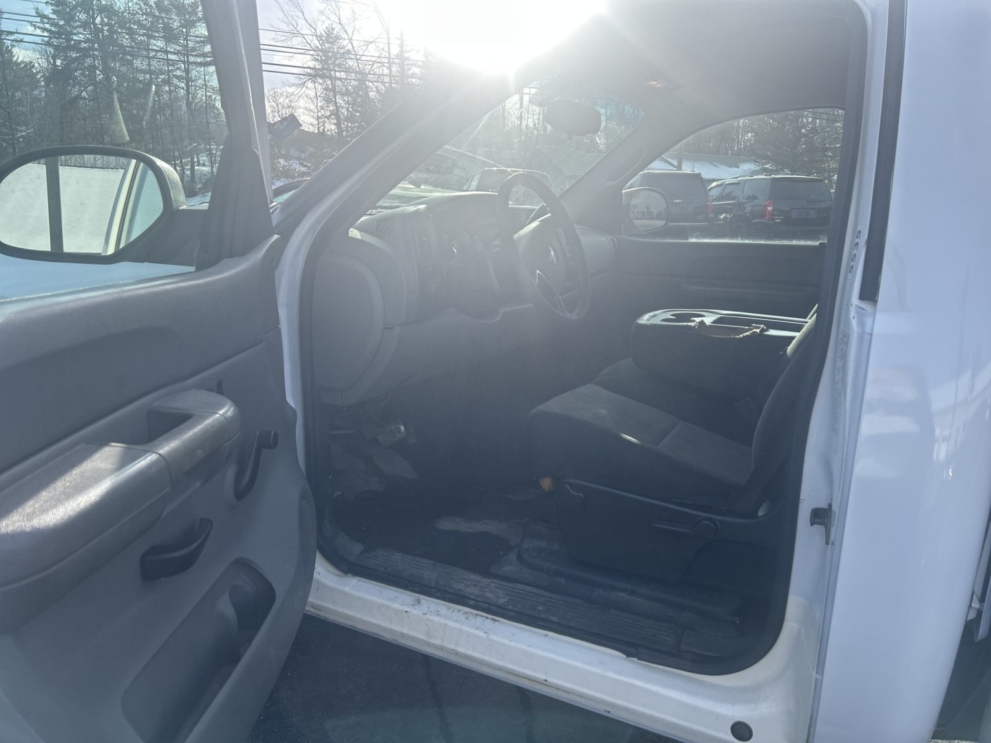 2009 white /Gray Chevrolet Silverado 3500HD Work Truck Regular Cab 2WD (1GBHC74K19E) with an 6.0L V8 OHV 16V engine, located at 27 Main St., Norway, MD, 04268, (207) 743-0900, 44.199795, -70.530807 - SOLD AS IS - Photo#1