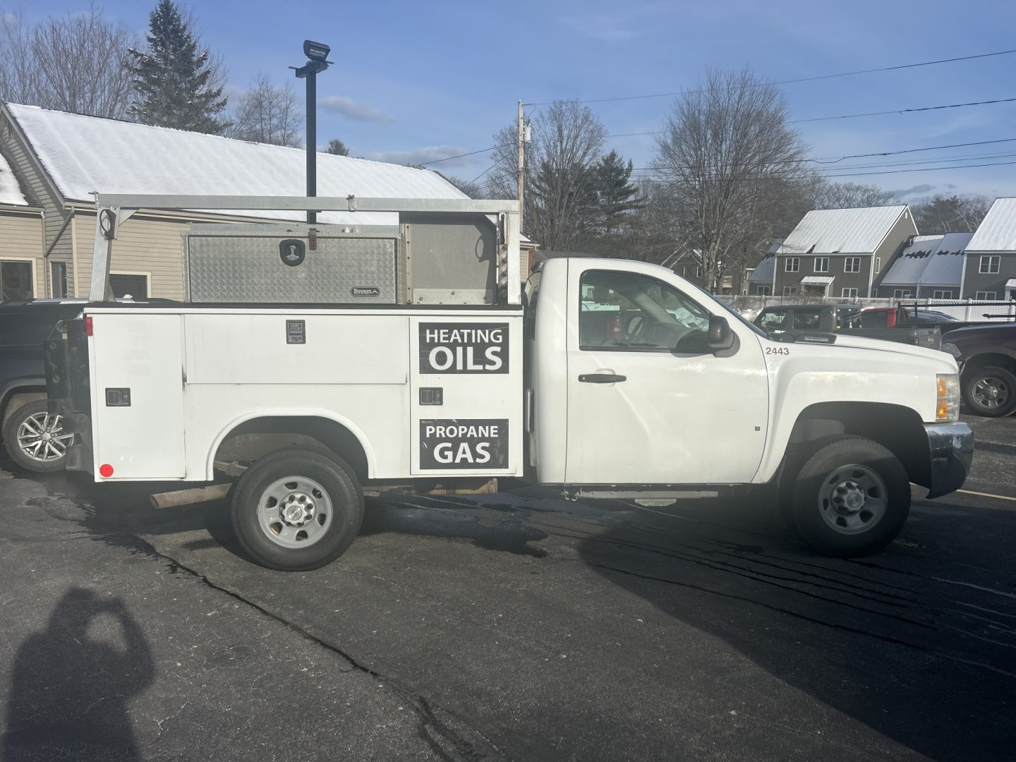 2009 white /Gray Chevrolet Silverado 3500HD Work Truck Regular Cab 2WD (1GBHC74K19E) with an 6.0L V8 OHV 16V engine, located at 27 Main St., Norway, MD, 04268, (207) 743-0900, 44.199795, -70.530807 - SOLD AS IS - Photo#3