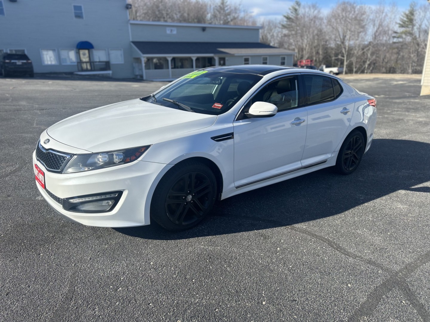 2013 white /Black Kia Optima SX (5XXGR4A63DG) with an 2.0L L4 DOHC 16V TURBO engine, 6-Speed Automatic transmission, located at 27 Main St., Norway, MD, 04268, (207) 743-0900, 44.199795, -70.530807- Photo#1