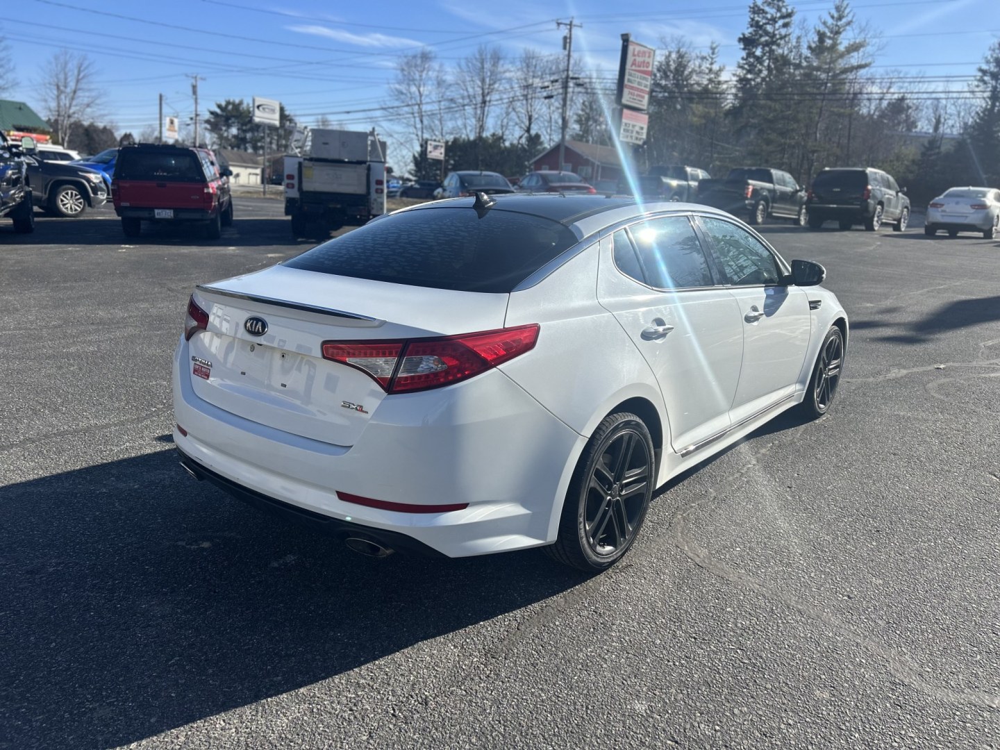 2013 white /Black Kia Optima SX (5XXGR4A63DG) with an 2.0L L4 DOHC 16V TURBO engine, 6-Speed Automatic transmission, located at 27 Main St., Norway, MD, 04268, (207) 743-0900, 44.199795, -70.530807- Photo#2