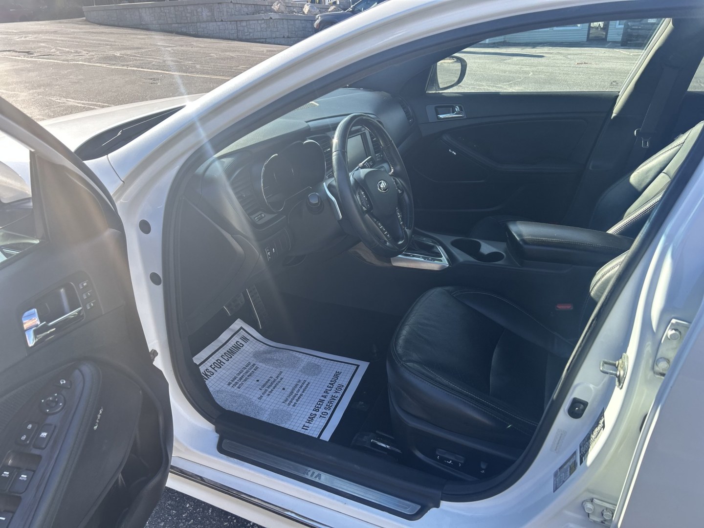 2013 white /Black Kia Optima SX (5XXGR4A63DG) with an 2.0L L4 DOHC 16V TURBO engine, 6-Speed Automatic transmission, located at 27 Main St., Norway, MD, 04268, (207) 743-0900, 44.199795, -70.530807- Photo#4