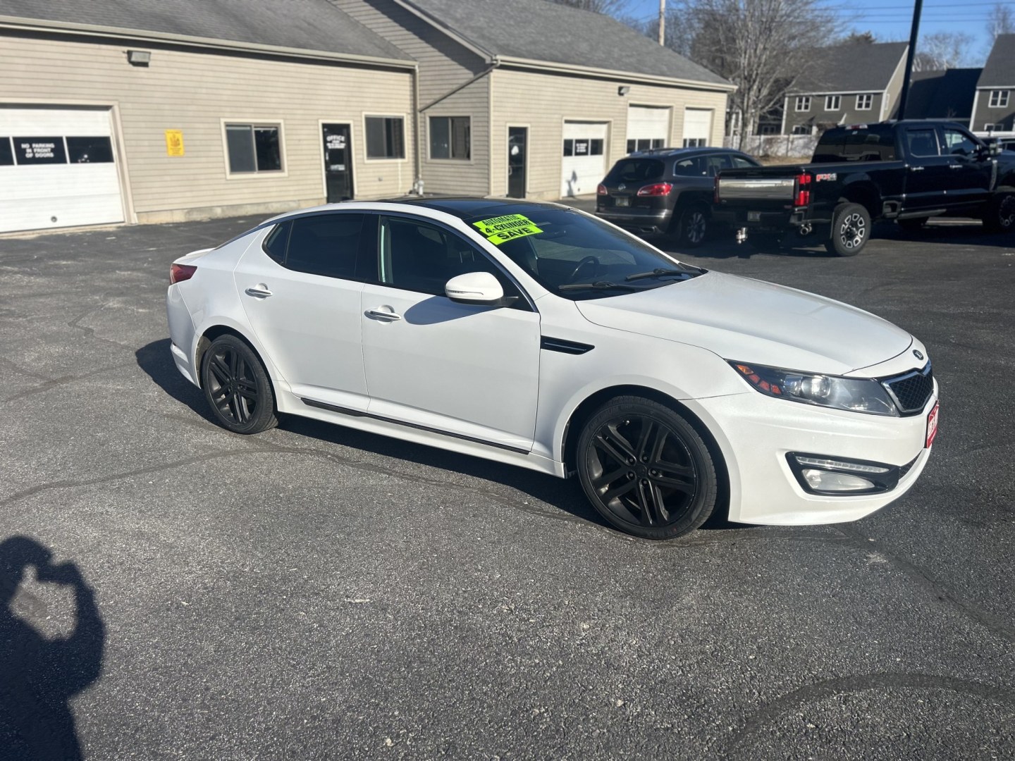 2013 white /Black Kia Optima SX (5XXGR4A63DG) with an 2.0L L4 DOHC 16V TURBO engine, 6-Speed Automatic transmission, located at 27 Main St., Norway, MD, 04268, (207) 743-0900, 44.199795, -70.530807- Photo#3