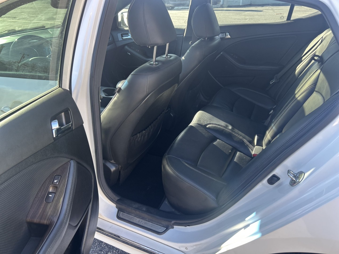 2013 white /Black Kia Optima SX (5XXGR4A63DG) with an 2.0L L4 DOHC 16V TURBO engine, 6-Speed Automatic transmission, located at 27 Main St., Norway, MD, 04268, (207) 743-0900, 44.199795, -70.530807- Photo#8