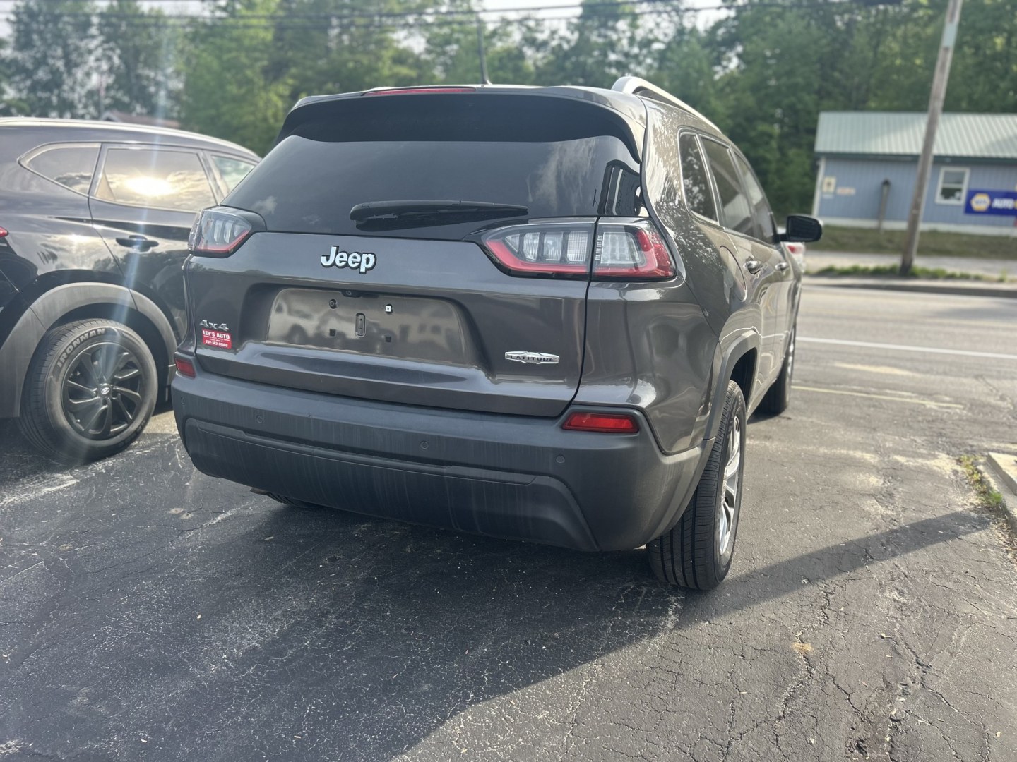 2019 Gray /Black Jeep Cherokee Latitude Plus 4WD (1C4PJMLB1KD) with an 2.4L L4 DOHC 16V engine, 9A transmission, located at 27 Main St., Norway, MD, 04268, (207) 743-0900, 44.199795, -70.530807- Photo#3