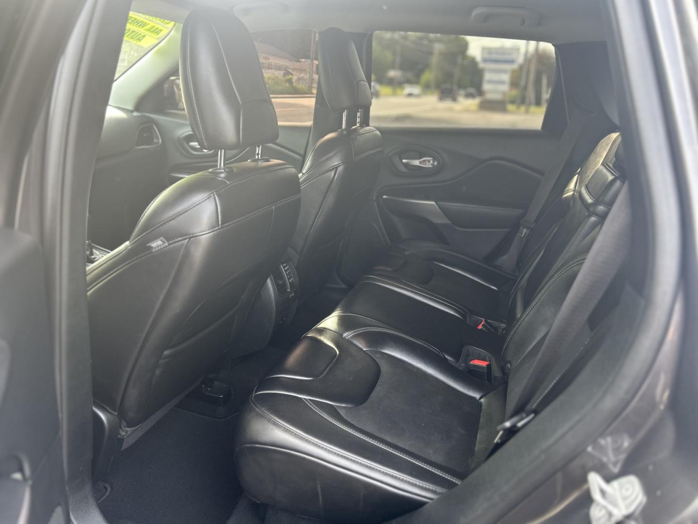 2019 Gray /Black Jeep Cherokee Latitude Plus 4WD (1C4PJMLB1KD) with an 2.4L L4 DOHC 16V engine, 9A transmission, located at 27 Main St., Norway, MD, 04268, (207) 743-0900, 44.199795, -70.530807 - Photo#7