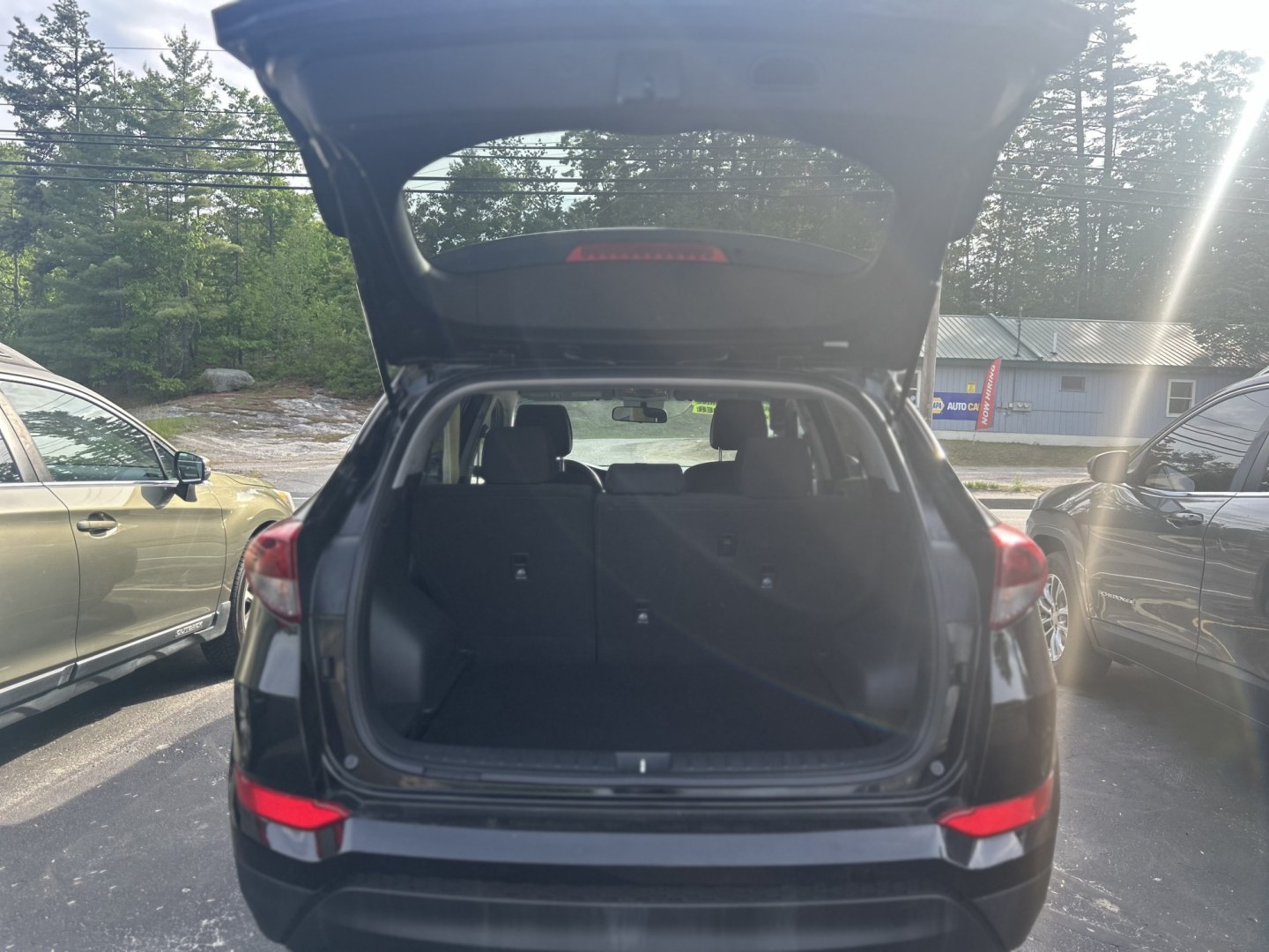 2017 Black /Black Hyundai Tucson SE w/Preferred Package AWD (KM8J3CA40HU) with an 2.0L L4 DOHC 16V engine, 6A transmission, located at 27 Main St., Norway, MD, 04268, (207) 743-0900, 44.199795, -70.530807- Photo#4