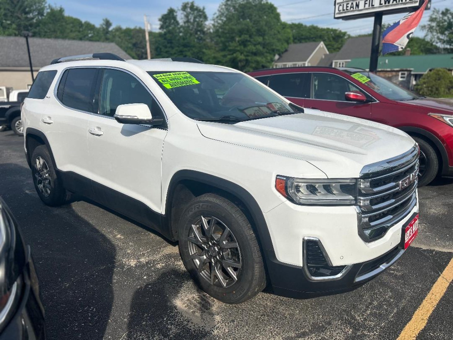 2021 white /Black GMC Acadia SLT-1 AWD (1GKKNULSXMZ) with an 3.6L V6 DOHC 24V engine, 6A transmission, located at 27 Main St., Norway, MD, 04268, (207) 743-0900, 44.199795, -70.530807 - Photo#2