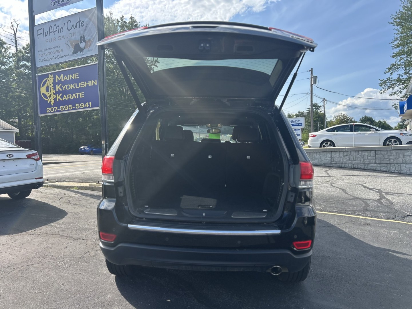 2019 Black /Black Jeep Grand Cherokee Limited 4WD (1C4RJFBG8KC) with an 3.6L V6 DOHC 24V engine, 8A transmission, located at 27 Main St., Norway, MD, 04268, (207) 743-0900, 44.199795, -70.530807- Photo#10