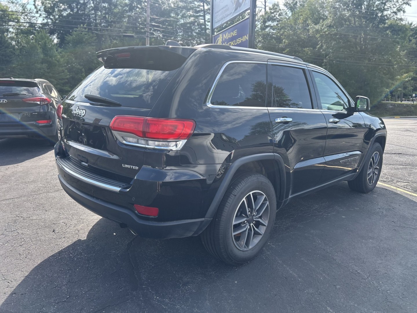 2019 Black /Black Jeep Grand Cherokee Limited 4WD (1C4RJFBG8KC) with an 3.6L V6 DOHC 24V engine, 8A transmission, located at 27 Main St., Norway, MD, 04268, (207) 743-0900, 44.199795, -70.530807- Photo#3