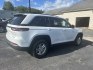 2022 white /Black Jeep Grand Cherokee Laredo 4WD (1C4RJHAG2N8) with an 3.6L V6 DOHC 24V engine, 8A transmission, located at 27 Main St., Norway, MD, 04268, (207) 743-0900, 44.199795, -70.530807- Photo#3