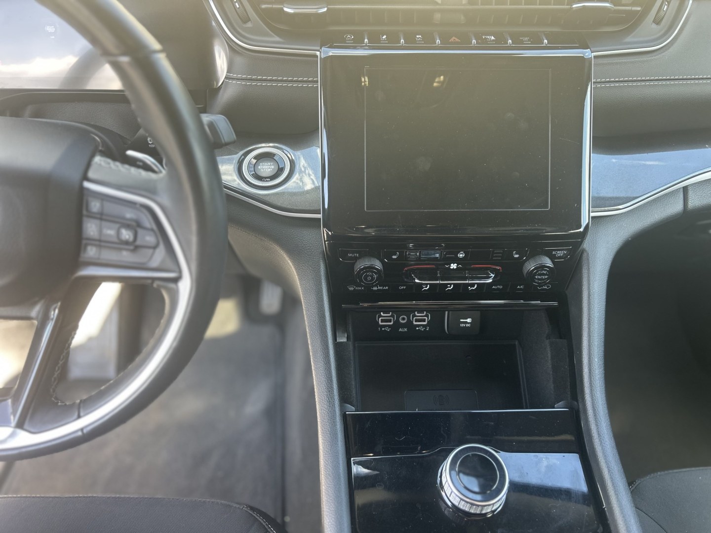 2022 white /Black Jeep Grand Cherokee Laredo 4WD (1C4RJHAG2N8) with an 3.6L V6 DOHC 24V engine, 8A transmission, located at 27 Main St., Norway, MD, 04268, (207) 743-0900, 44.199795, -70.530807- Photo#7