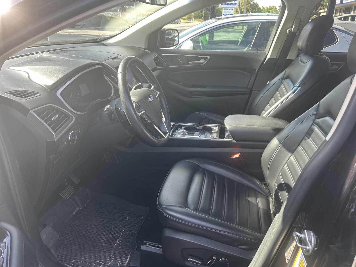 2019 Black /Black Ford Edge SEL AWD (2FMPK4J99KB) with an 2.0L L4 DOHC 16V engine, 6A transmission, located at 27 Main St., Norway, MD, 04268, (207) 743-0900, 44.199795, -70.530807- Photo#5