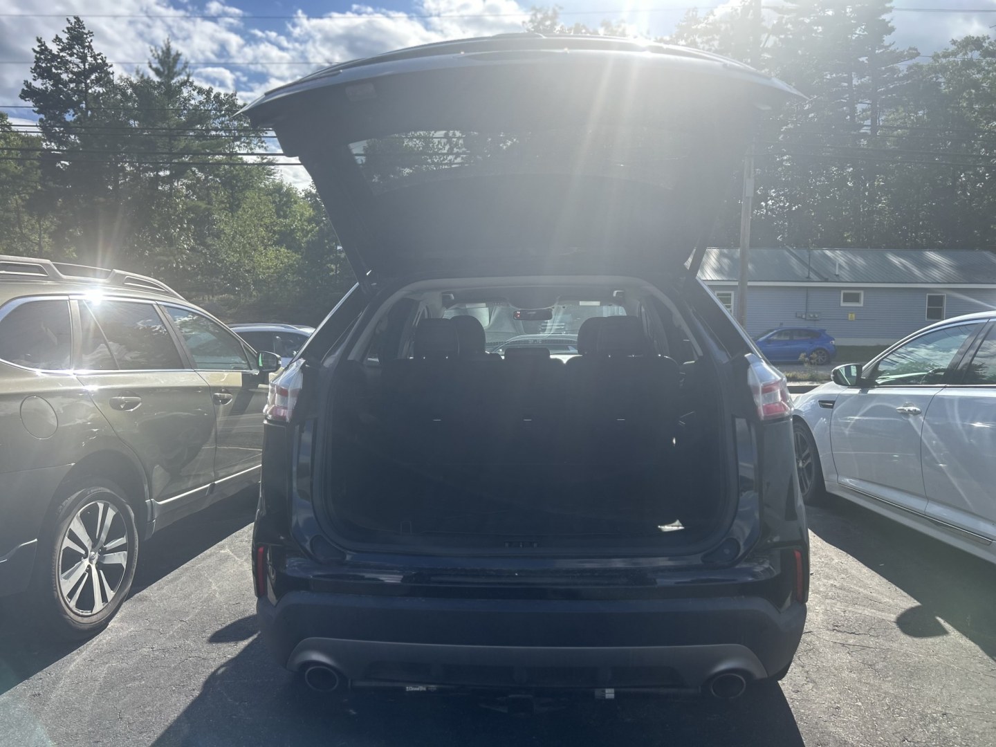 2019 Black /Black Ford Edge SEL AWD (2FMPK4J99KB) with an 2.0L L4 DOHC 16V engine, 6A transmission, located at 27 Main St., Norway, MD, 04268, (207) 743-0900, 44.199795, -70.530807- Photo#4